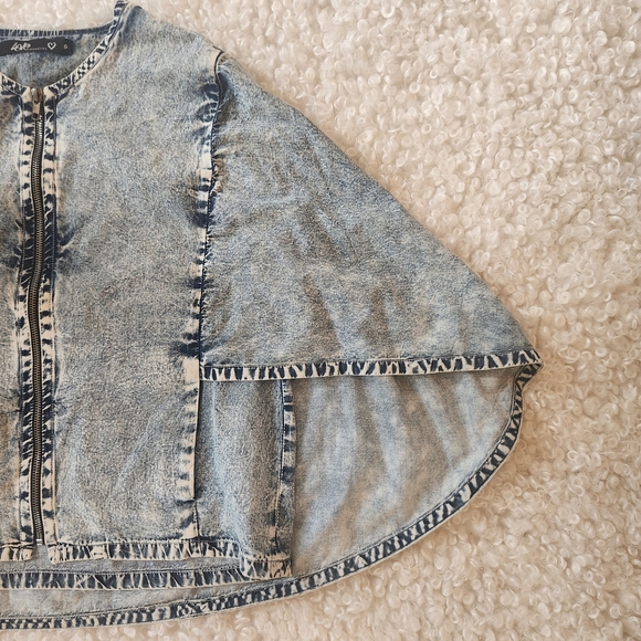 Denim Look Cropped Cape Jacket Sz S Lightweight Chambray Style Western Cowgirl - Picture 4 of 11